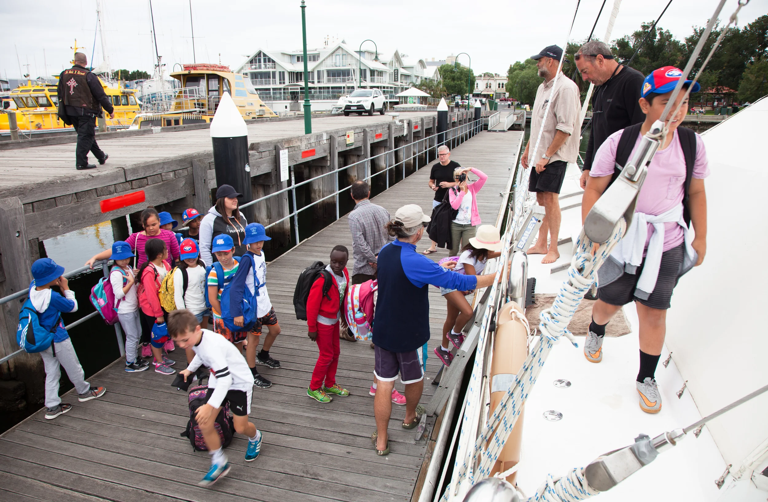 Students arriving at the marina to board Pelican 1